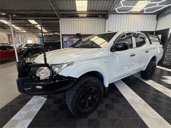 2015 MITSUBISHI TRITON DUAL CAB UTILITY MQ MY16 GLX (4x4) image