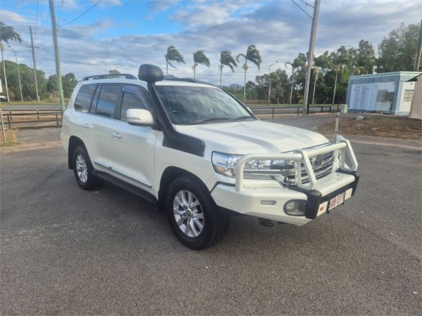 2015 Toyota Landcruiser Wagon VDJ200R Sahara image