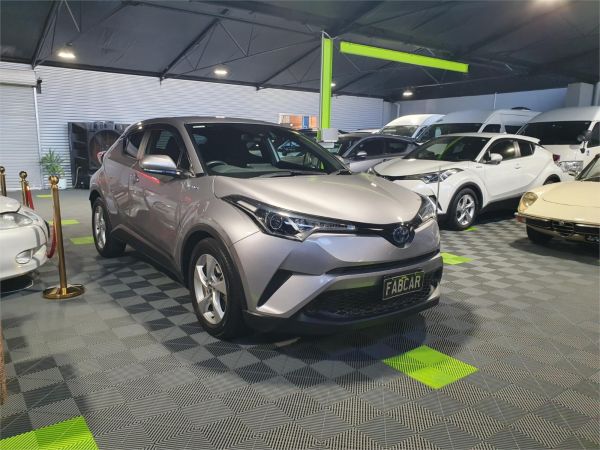 2018 Toyota C-HR SUV ZYX10 G image