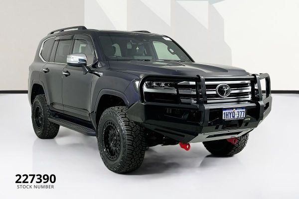 2023 Toyota Landcruiser FJA300R Sahara ZX image