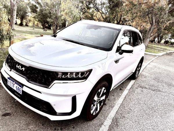 2022 Kia SORENTO SUV image