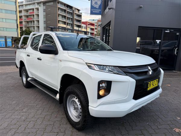 2020 MITSUBISHI TRITON DOUBLE CAB P/UP MR MY20 GLX ADAS image