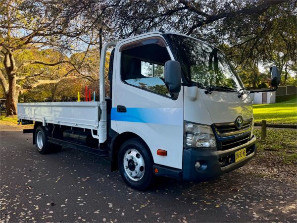 2013 HINO Dutro tray XKU71 2013 4.0 Litre Turbo DIesel 616 3.0 tonne image