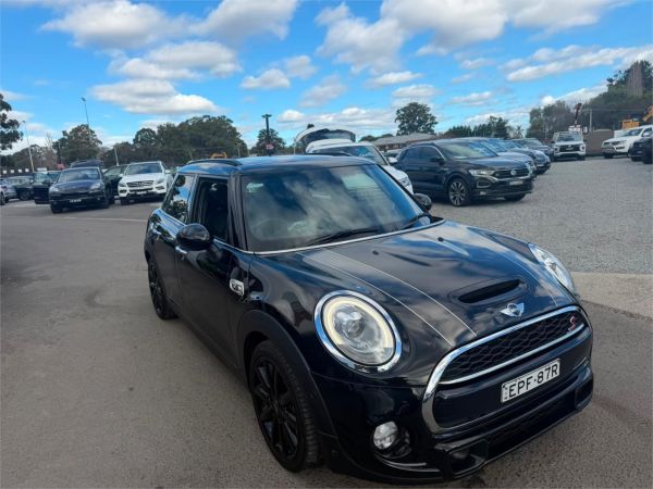 2018 MINI Hatch Hatchback F56 Cooper S image