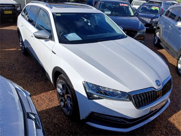 2020 Skoda Superb 3V Scout image