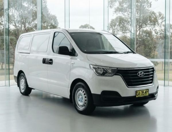 2021 HYUNDAI iLOAD 4D CREW VAN TQ4 MY21 6S LIFTBACK image