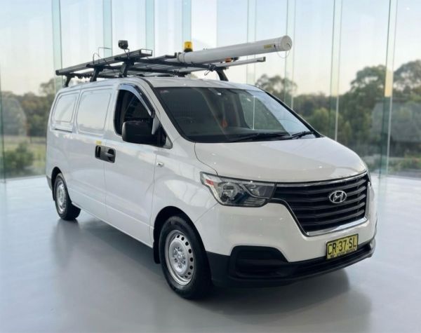 2018 HYUNDAI iLOAD 4D VAN TQ4 MY19 3S LIFTBACK image