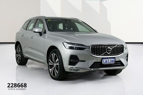 2022 Volvo XC60  B5 Inscription image