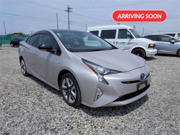 2018 Toyota Prius Sedan S Safety Plus Two-tone 4WD image