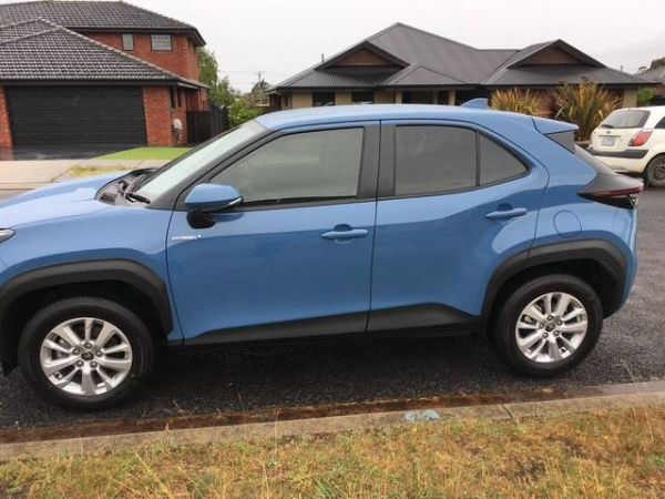 2022 Toyota Yaris Cross GLX SUV image