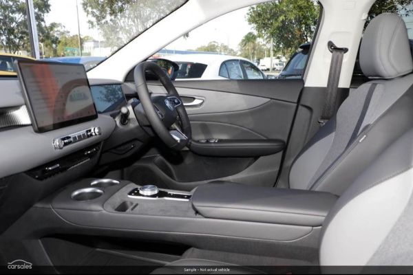 2026 MG S5  Essence image
