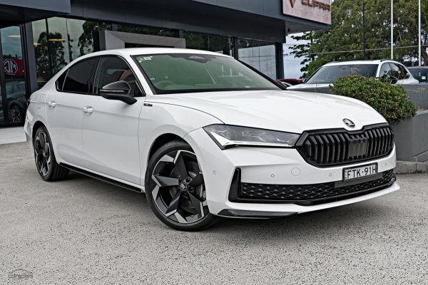 2025 Skoda Superb 3V SportLine image