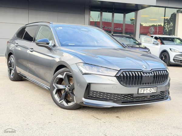 2025 Skoda Superb 3V SportLine image