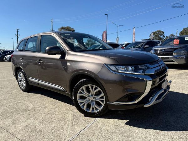 2020 Mitsubishi Outlander ZL ES image