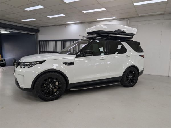 2019 Land Rover Discovery Series 5 SE image