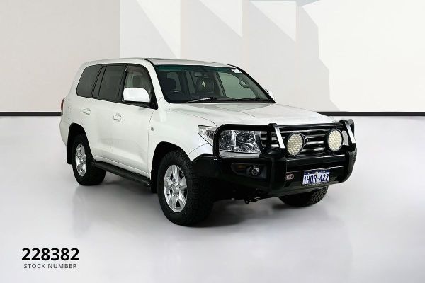 2011 Toyota LANDCRUISER SAHARA (4x4) UZJ200R 09 UPGRADE image