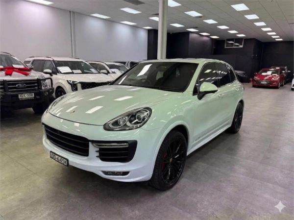 2016 Porsche Cayenne Wagon E2 II MY16 GTS image