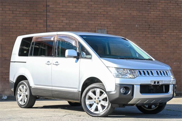 2010 Mitsubishi Delica Van Wagon D:5 CV5W D:5 image