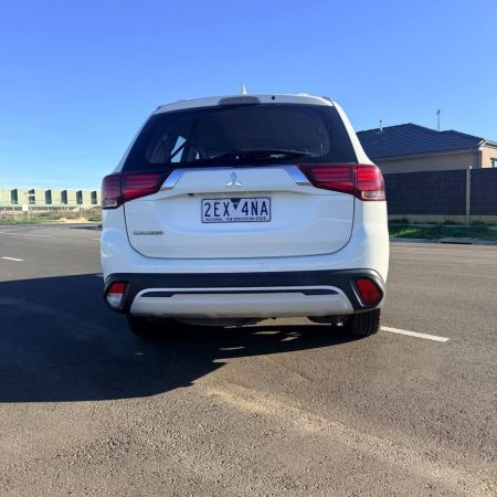 2020 Mitsubishi OUTLANDER SUV image