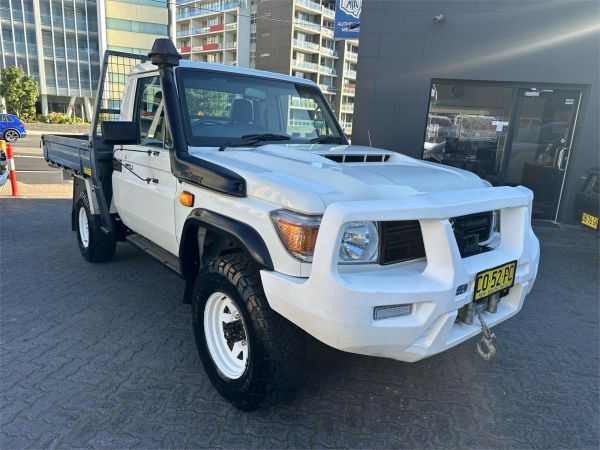 2017 TOYOTA LANDCRUISER C/CHAS LC70 VDJ79R MY17 WORKMATE (4x4) image
