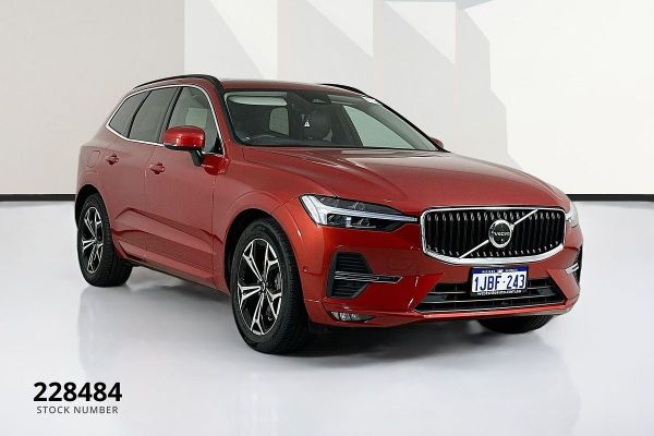 2021 Volvo XC60  B5 Momentum image