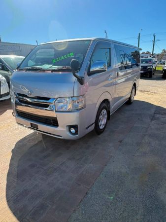 2015 Toyota HIACE Diesel Turbo auto Van image