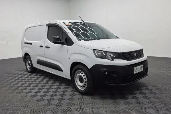 2023 Peugeot e-Partner Pro K9 LWB image