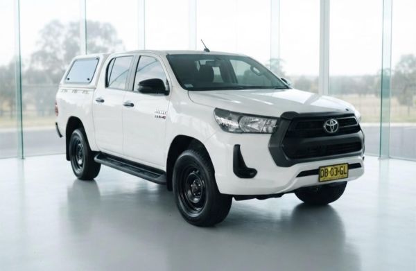 2021 TOYOTA HILUX DOUBLE CAB P/UP GUN126R FACELIFT SR (4x4) image