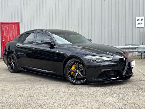 2017 Alfa Romeo Giulia Sedan Veloce image
