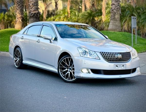 2013 Toyota Crown Majesta Sedan URS206 G Type image