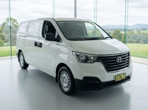 2018 HYUNDAI iLOAD 4D VAN TQ4 MY19 3S LIFTBACK