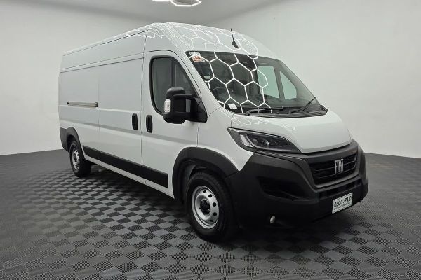 2023 Fiat Ducato Series 8 LWB Mid Roof image