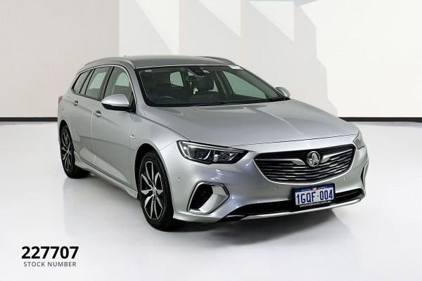 2018 Holden COMMODORE RS ZB image