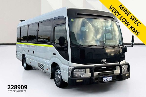 2022 Toyota Hiace  GL image