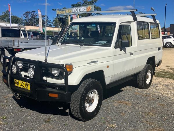 1994 TOYOTA LANDCRUISER 2D HARDTOP 3 SEATS LWB (4x4) image