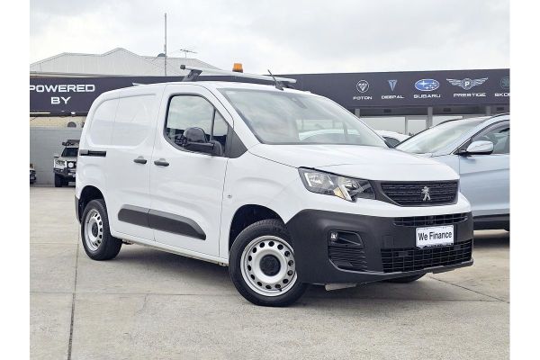 2023 Peugeot Partner  Pro image
