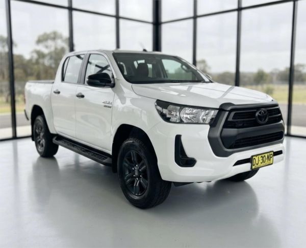 2024 TOYOTA HILUX DOUBLE CAB P/UP GUN136R SR HI-RIDER (4x2) image