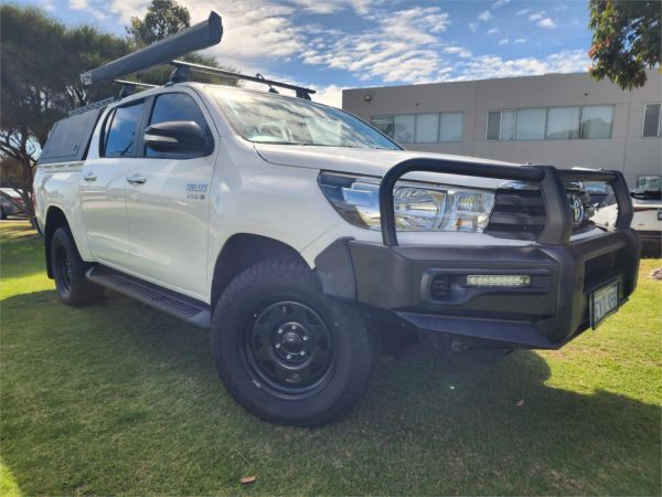 2015 TOYOTA HILUX DUAL CAB UTILITY GUN126R SR (4x4) image