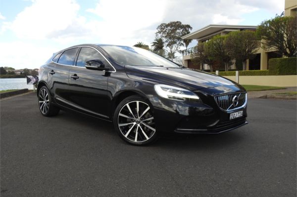 2017 VOLVO V40 5D HATCHBACK M MY17 D4 INSCRIPTION image