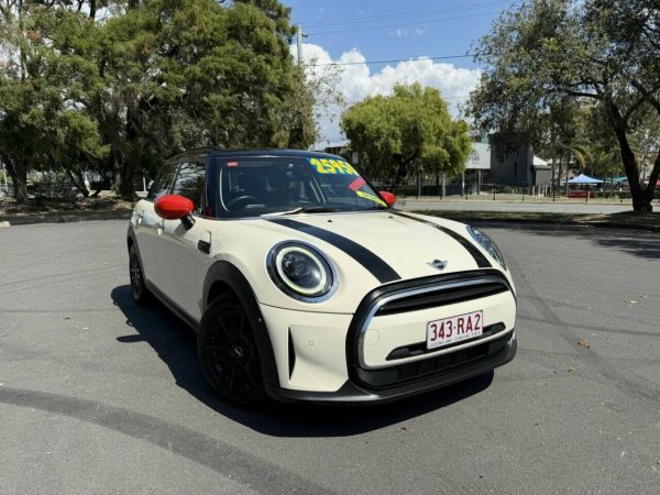 2022 MINI Cooper F55 LCI-2 MINI Yours image