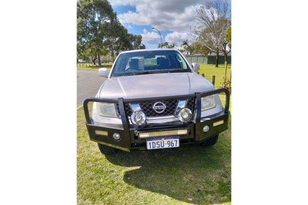 2011 Nissan Navara ST D40 4X4 image