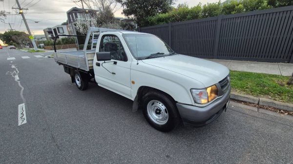 2004 Toyota Hilux Cab Chassis image