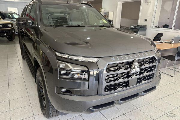 2025 Mitsubishi Triton GSR MV Auto 4X4 MY25 Double Cab image