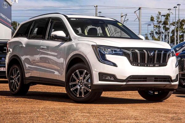 2025 Mahindra XUV700  AX7L image