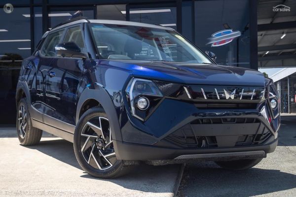 2025 Mahindra XUV 3XO  AX5L image