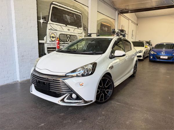 2014 TOYOTA AQUA 5D HATCHBACK HYBRID image