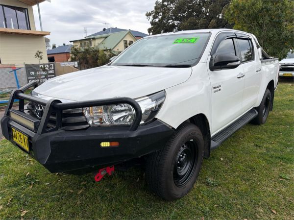 2017 TOYOTA HILUX DUAL CAB UTILITY GUN126R SR (4x4) image