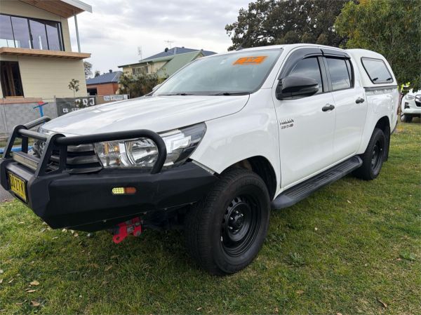 2018 TOYOTA HILUX DUAL CAB UTILITY GUN126R MY17 SR (4x4) image