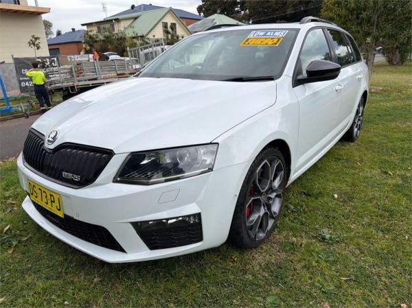 2015 SKODA OCTAVIA 4D WAGON NE MY16 RS 162 TSI image