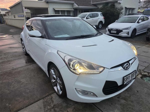 2013 Hyundai Veloster Hatchback FS2 + image